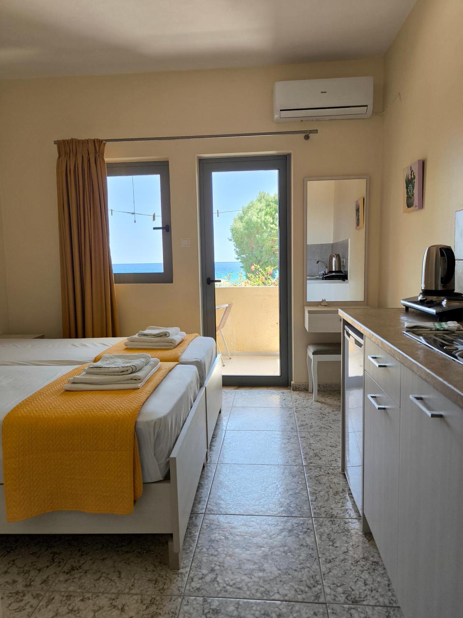Alexia Rooms Palaiochora Dış mekan fotoğraf