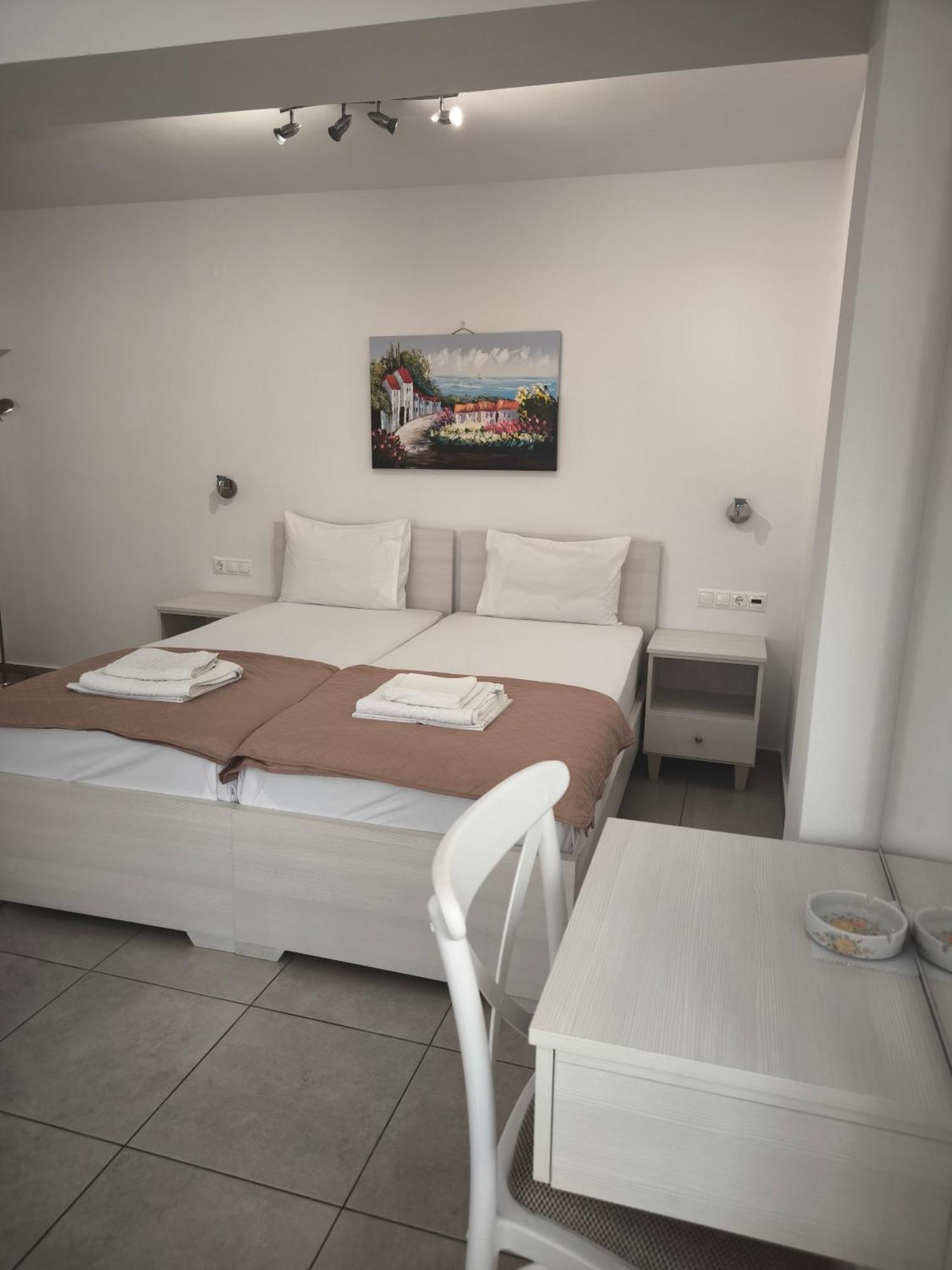 Alexia Rooms Palaiochora Dış mekan fotoğraf
